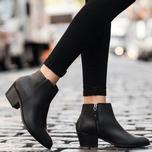 THURSDAY BOOT COMPANY Downtown Ankle Boots Leather Black